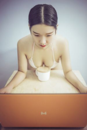 女人被两根一起进_BDHD在线观看