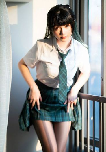 女人摸亲嘴的视频网站_高清高清免费观看